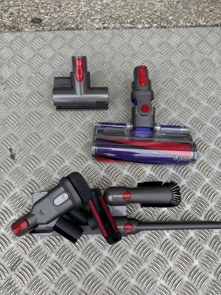 Dyson Autres articles pour la maison: Lot d’accessoires Dyson – D'occasion à Denges par tin_2fxr 2