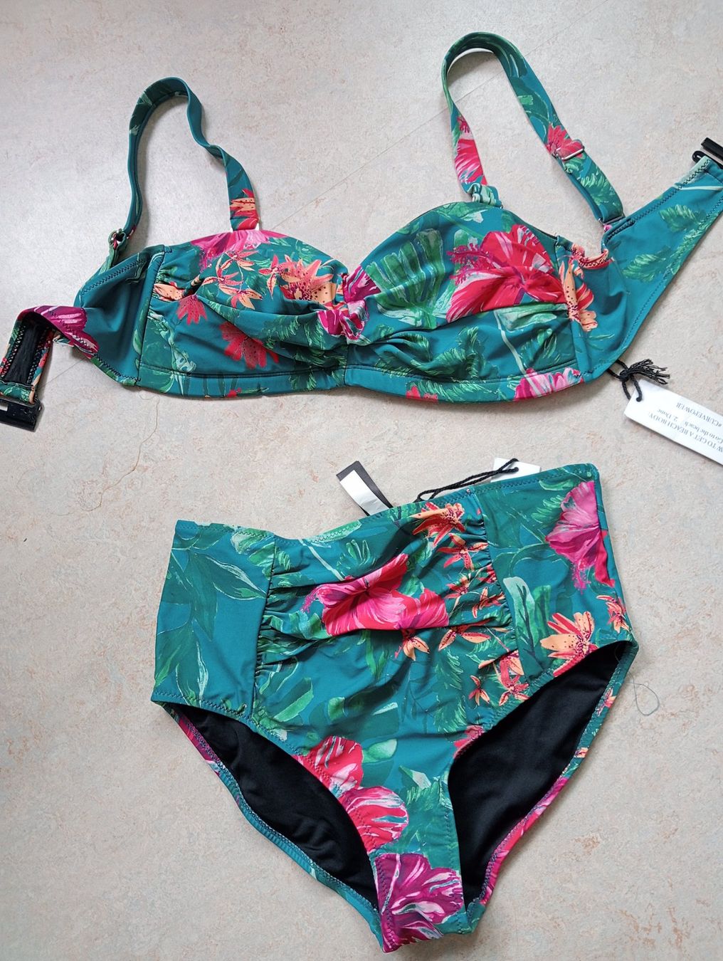 Maillots de bain & Bikinis: Bikini neu! Grösse 42 – Neuf avec emballage d'origine à Bremgarten b. Bern par josephine07