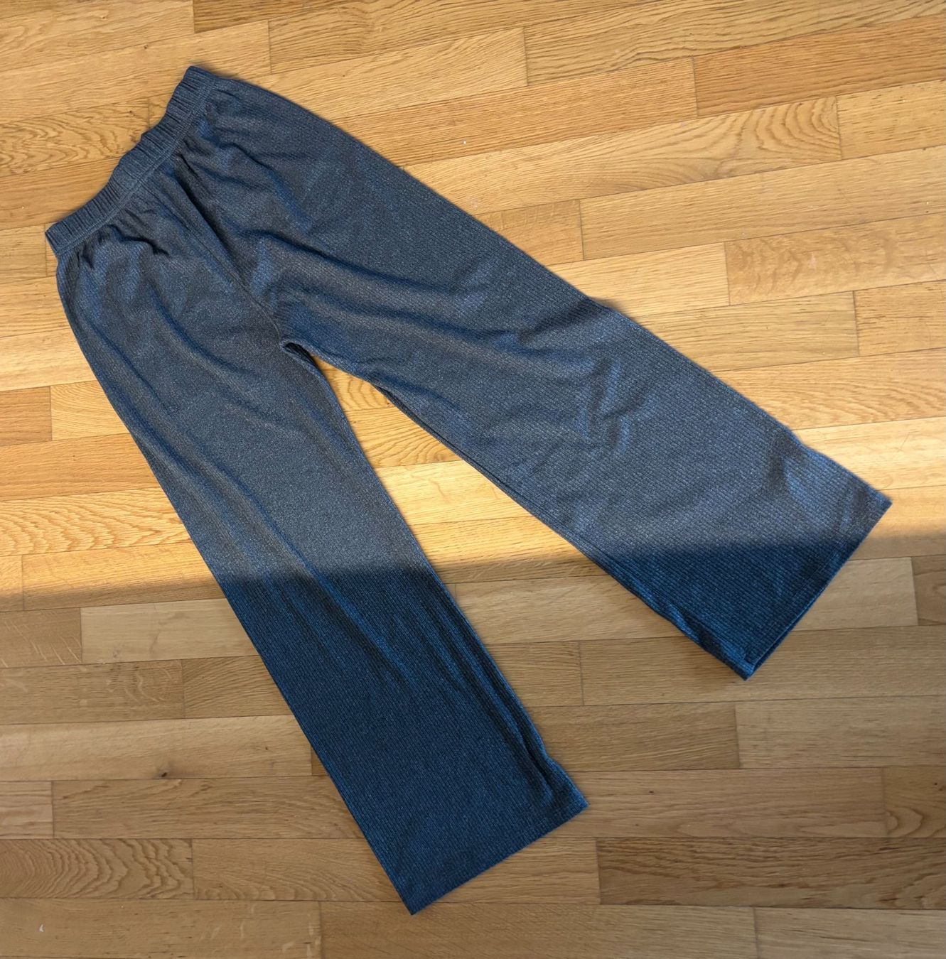 Pantaloni: Culotte Hose / Dunkelgrau – Usato da Winkel venduto da masrisa 1