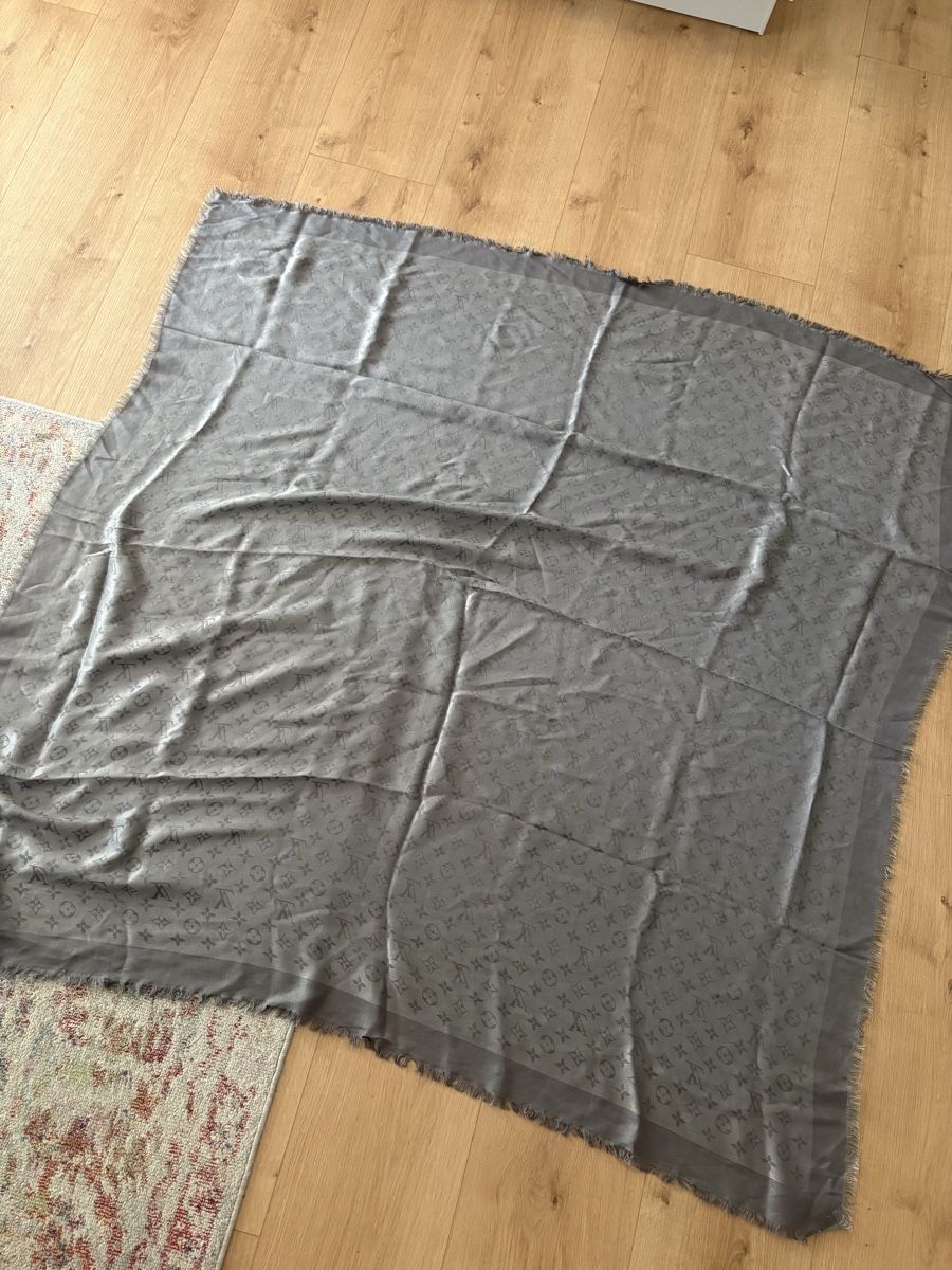 Louis Vuitton Foulards, Tücher & Schals: Louis Vuitton Paris  – Gebraucht aus Buus von mum_t9cw 1