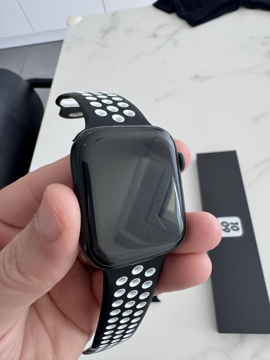 Apple Smartwatch: Apple Watch Series 7 45mm Nike – Nuovo (secondo la descrizione) da Fribourg venduto da D_17 2