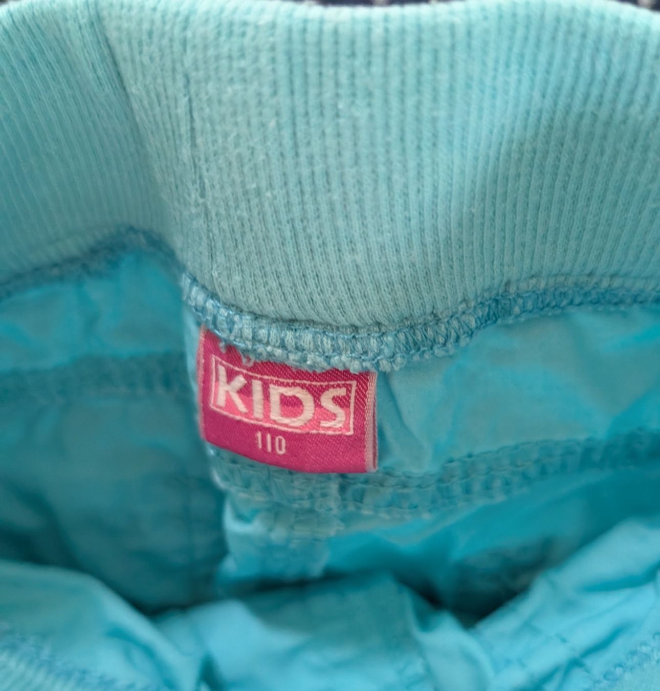 Lotti & Set di vestiti: 4 Shorts + 1 Kleid 104-110 – Usato da Baar venduto da phlys 4