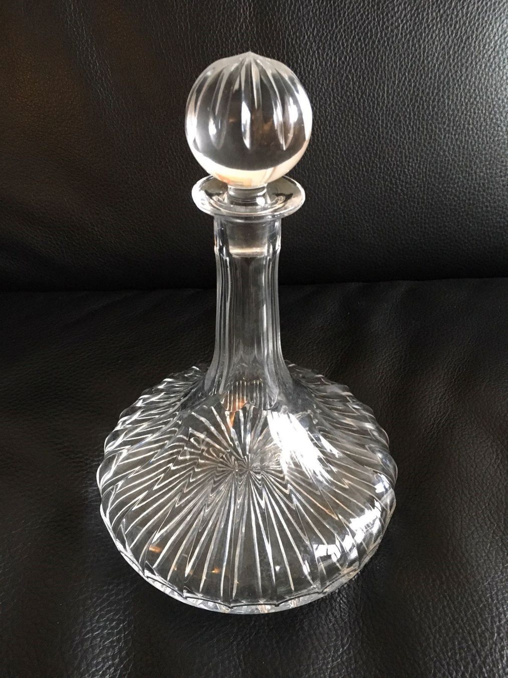 Caraffe: Handgeschliffene Kristallglas Karaffe – Usato da Basel venduto da citystore