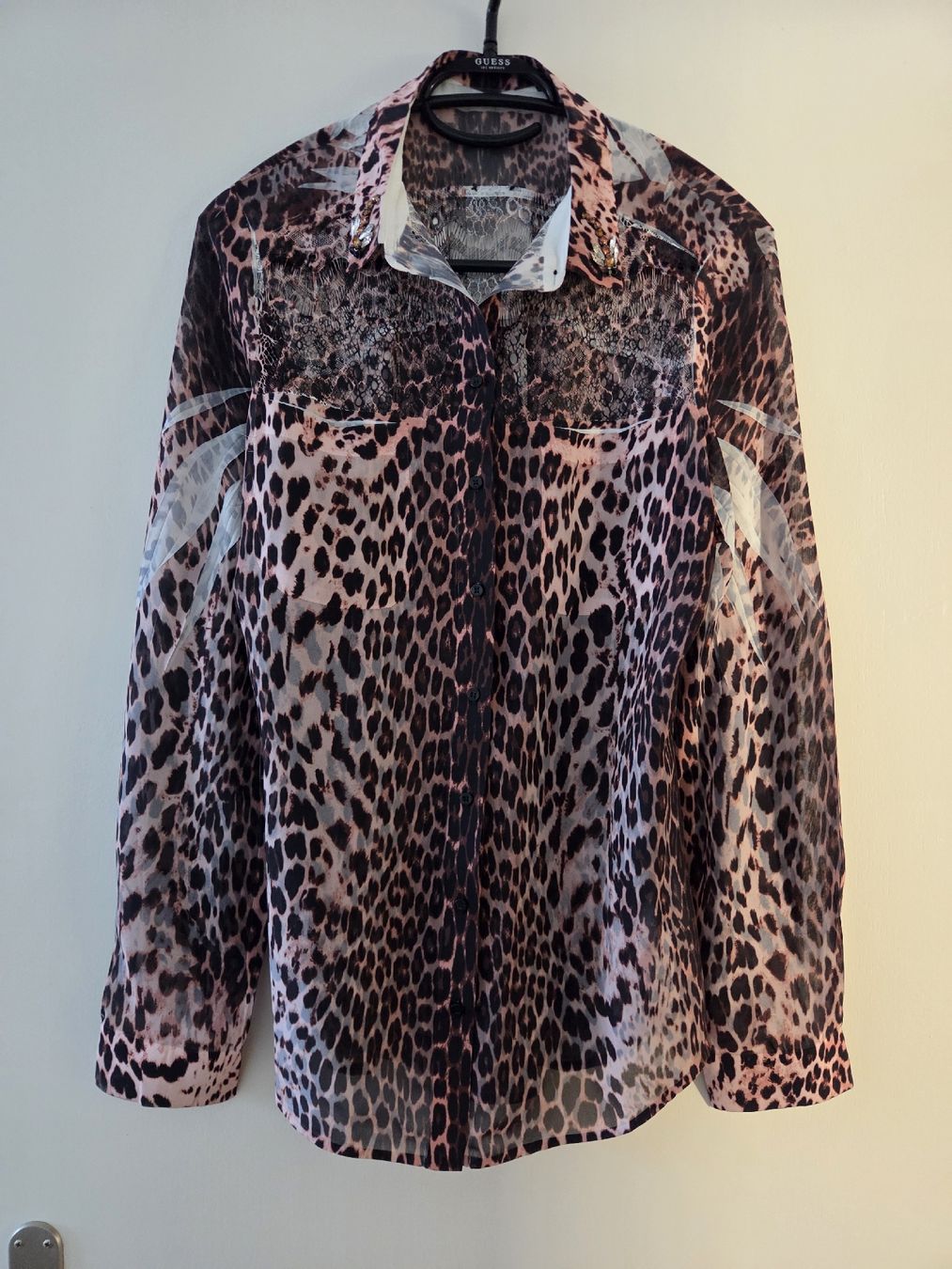 Guess Camicette: Leoparden Guess Bluse Gr. S – Usato da Dänikon ZH venduto da FicusLyrata