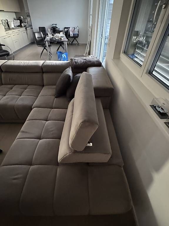 Divani: Wohnlandschaft Solero / grosses Ecksofa grau – Usato da Schwerzenbach venduto da Berkeoek 3