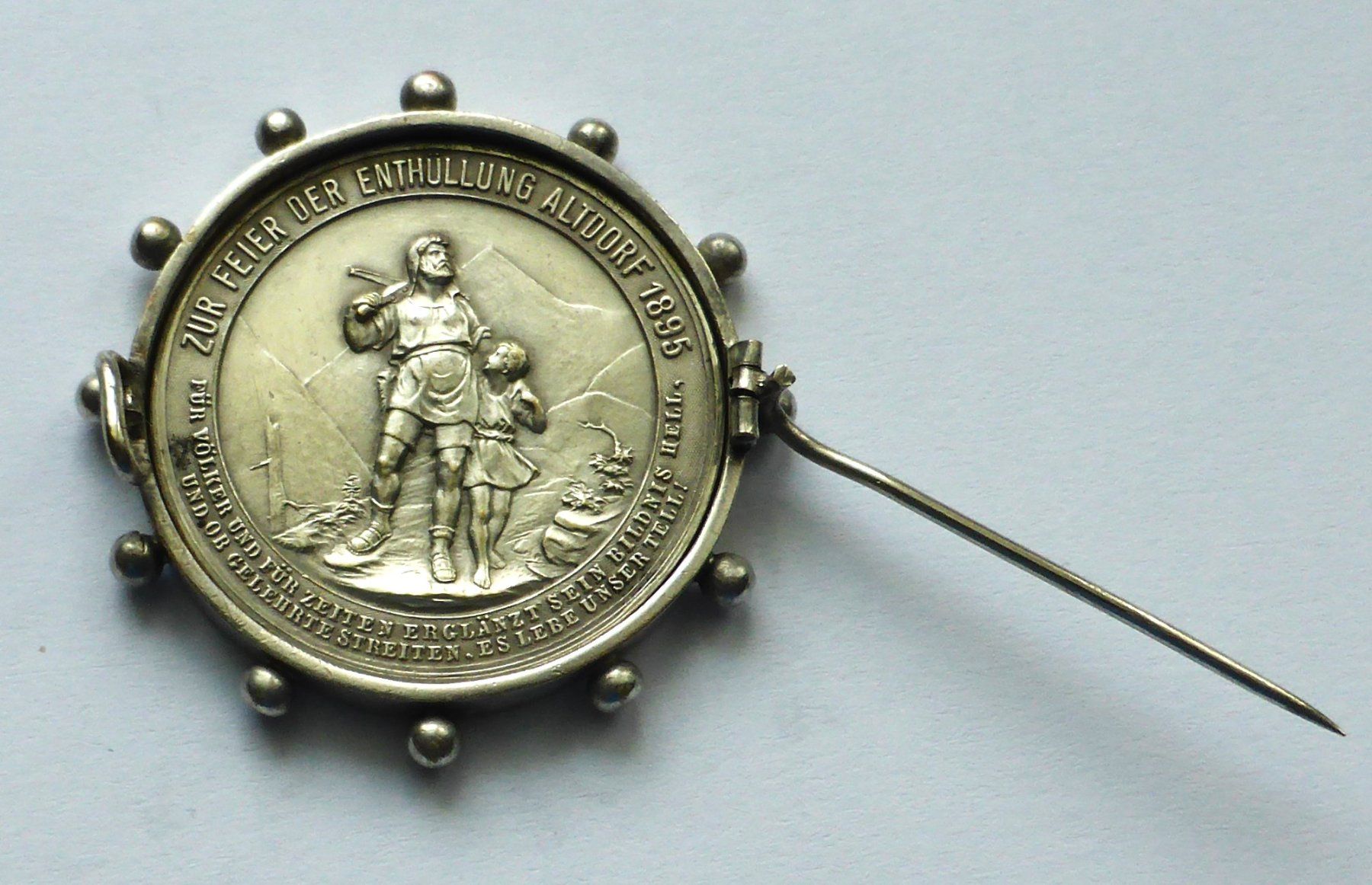 Spille & Fermagli: Wertvolle alte "Silber" Brosche "TELL mit SOHN"  - 21.5g – Usato da Buochs venduto da ema-coins 1