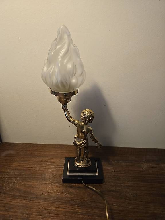 Lampade: Art-déco Tischlampe / Figurine mit Fackel - Bronze/Messing – Usato da Basel venduto da Mahapo 1