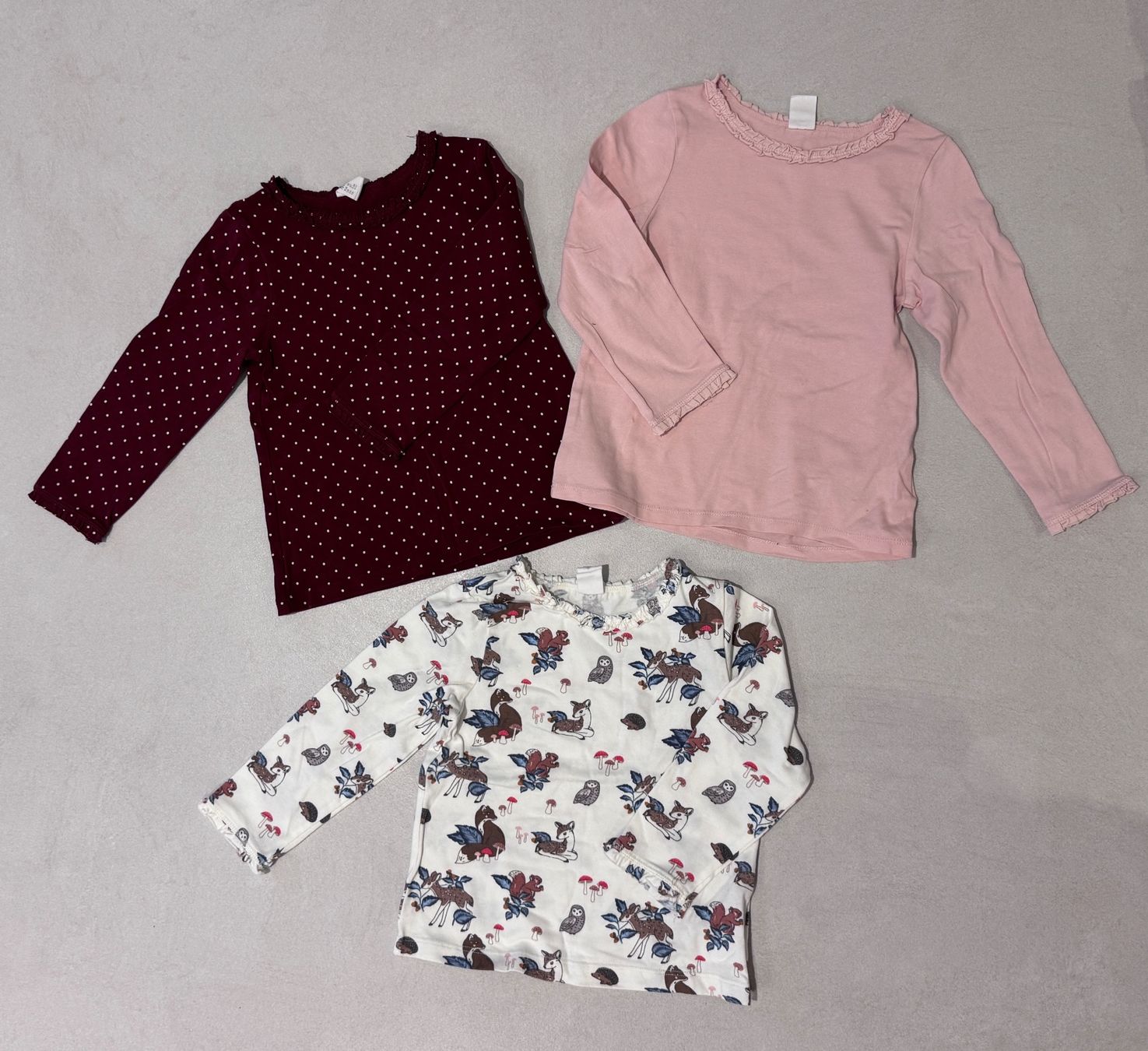 H&M Kleiderpakete & -sets: 3 Langarmshirts Mädchen, Grösse 98 – Gebraucht aus Bonaduz von lut_6rts