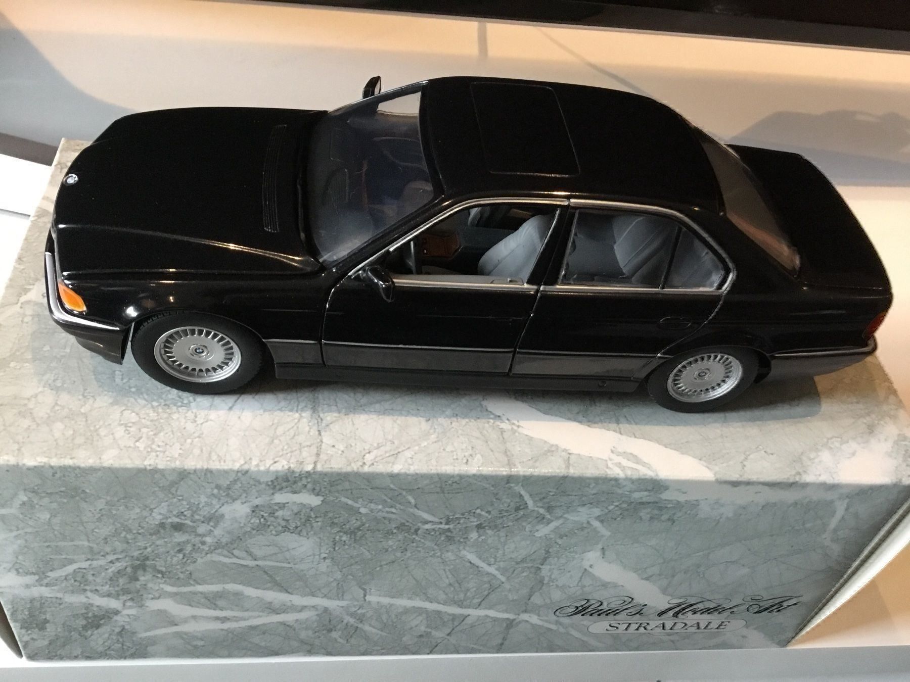 BMW Modellini d'auto: BMW 740 i im Massstab 1:24 – Nuovo e nell'imballaggio originale da Erlenbach im Simmental venduto da Model_box 1