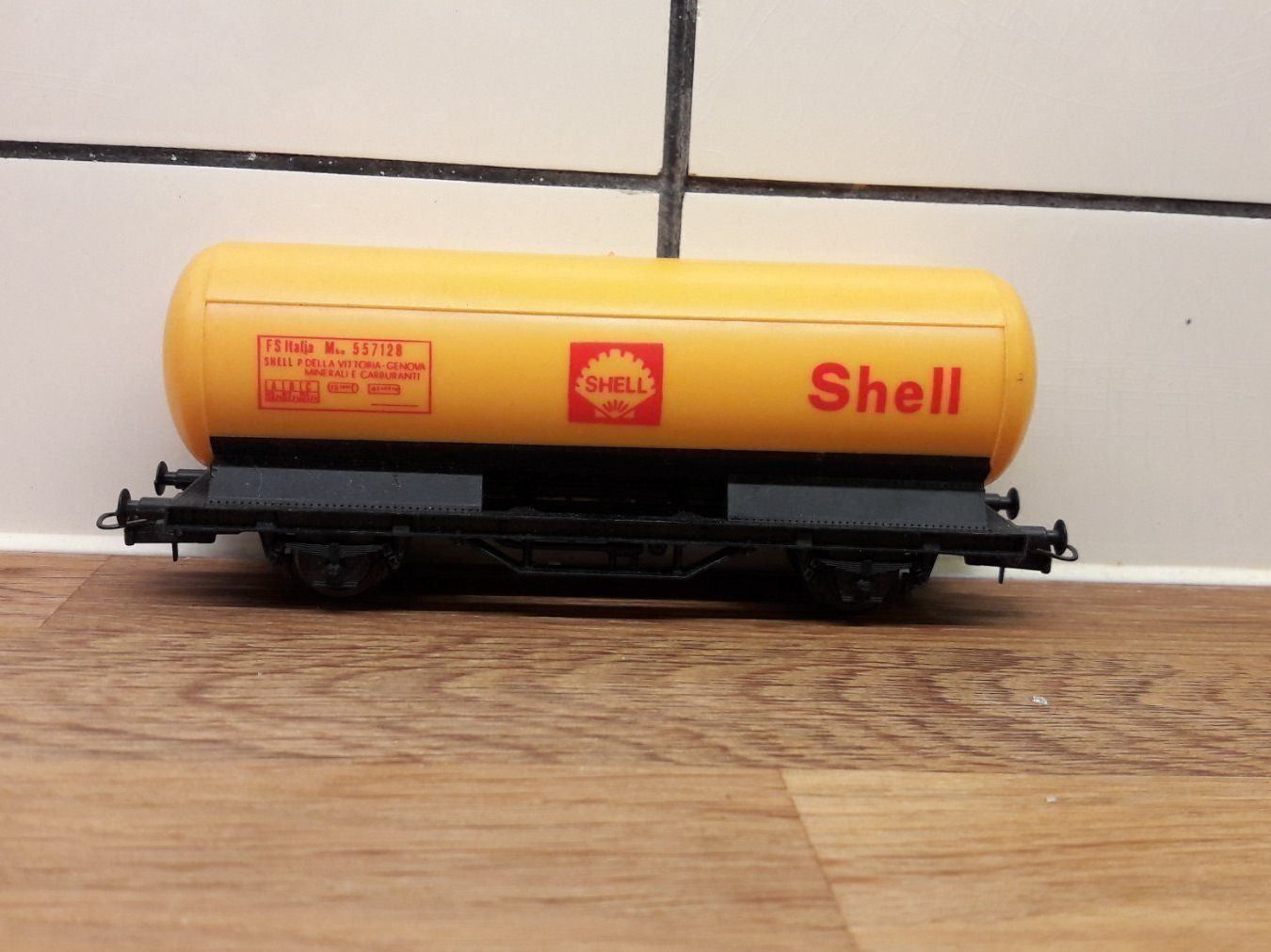Lima Modelleisenbahnen: Lima HO DC : FS wagon citerne à 2 essieux "Shell" – Gebraucht aus Buttes von Cafe2005 1