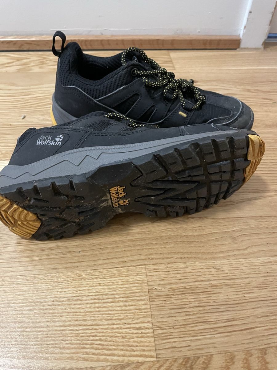 Jack Wolfskin Chaussures garçon: Wanderschuhe Grösse 35 – D'occasion à Bern par calana80