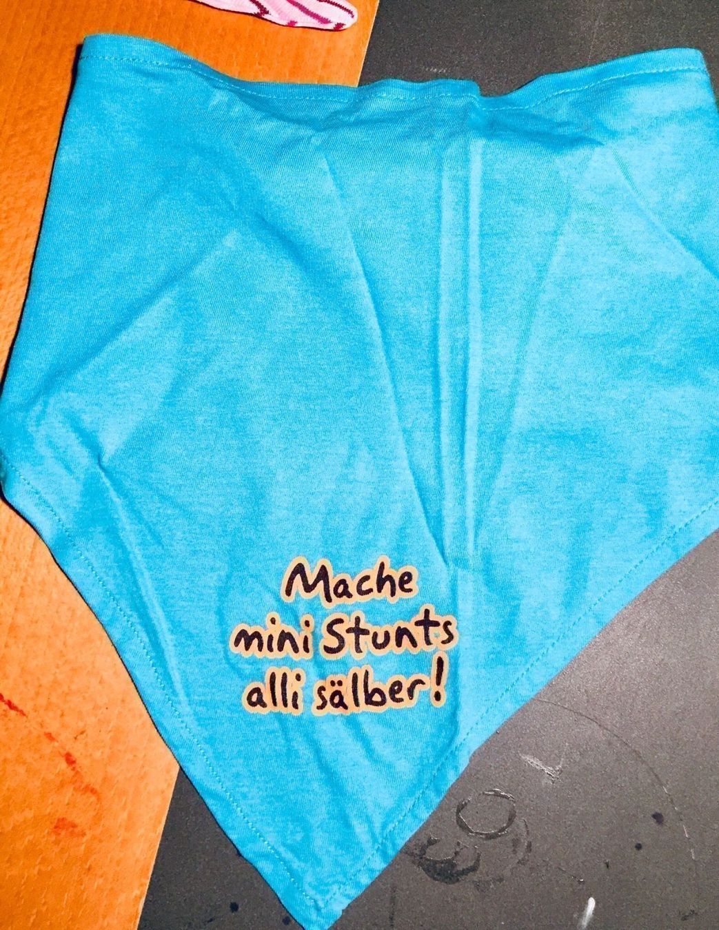 Lotti & Set di vestiti: 4 herzige Halstüchli – Usato da Neuendorf venduto da Knopfi 1