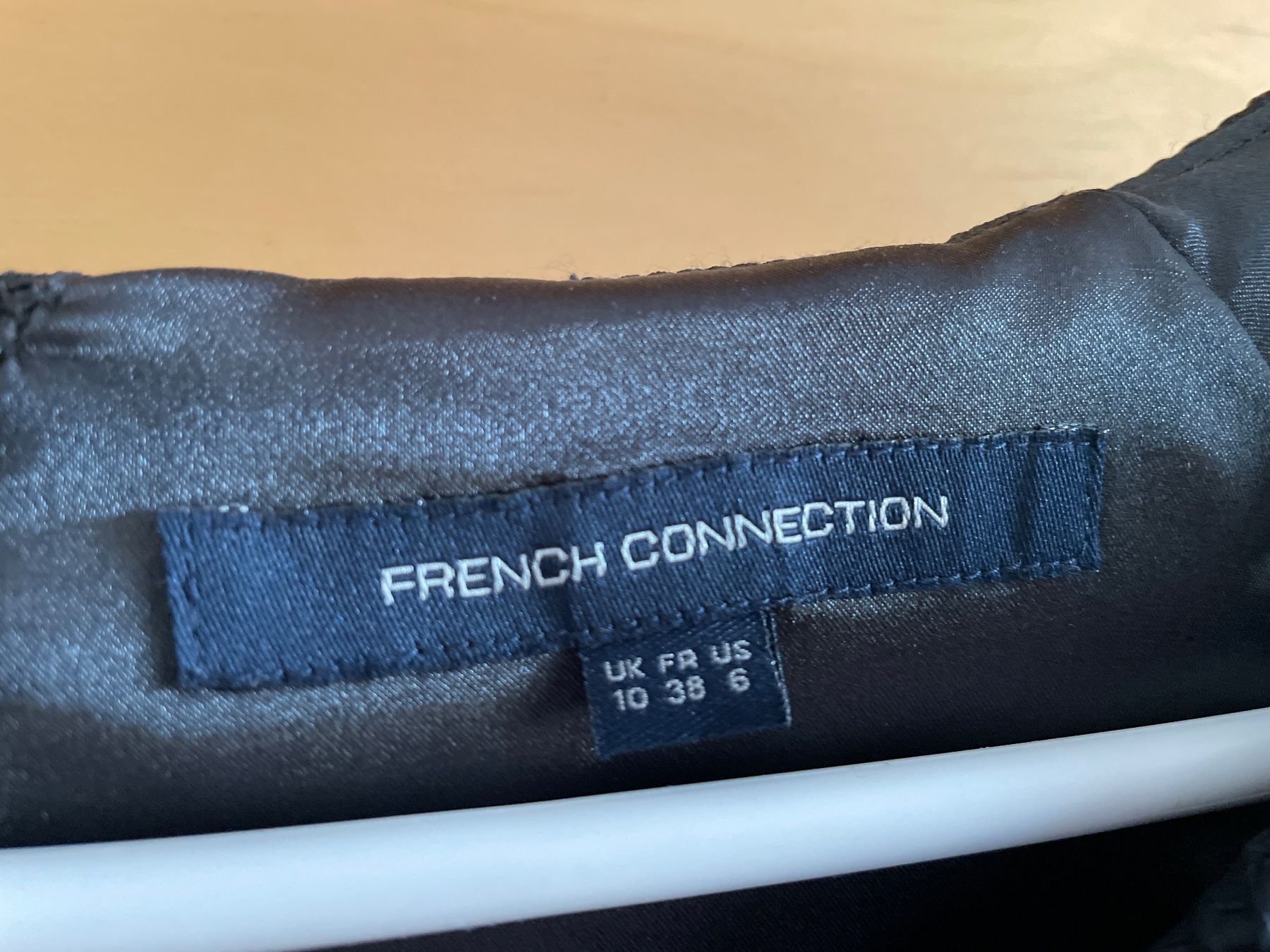 French Connection Vestiti: French Connection Kleid – Nuovo (secondo la descrizione) da Meggen venduto da BertaundAnton 1