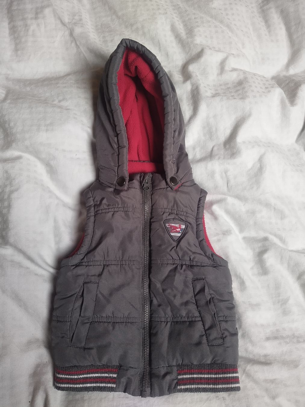 Altro abbigliamento per bambino: Gilet Gr. 86 – Usato da Rüedisbach venduto da aendu010