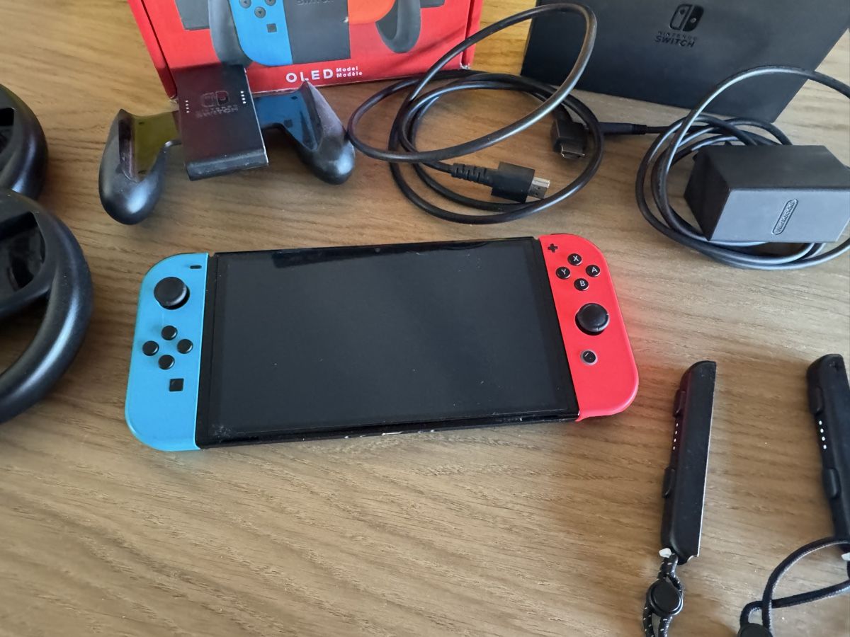 Nintendo Console: Nintendo Switch OLED – Usato da Crissier venduto da rob_5vzx 2