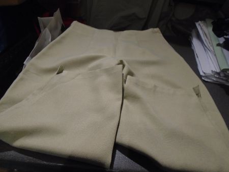 Hose ca. Grösse S, beige/grau Ton, Reissverschluss an der S