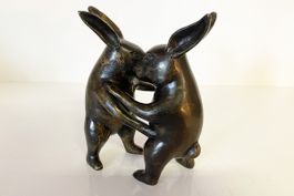 Tanzendes Hasenpaar, Bronzefigur Unikat