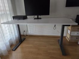 Stehschreibtisch höhenverstellbar mit Motor