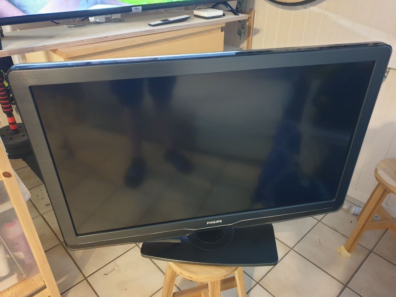 Philips Televisori: Philips 37" Ambilight Full HD TV – Usato da Düdingen venduto da Damien123456789
