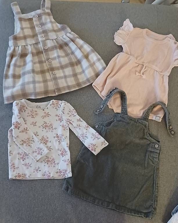 Lotti & Set di vestiti: Mädchenkleiderpaket 74/80 – Usato da Thun venduto da Waco13 1