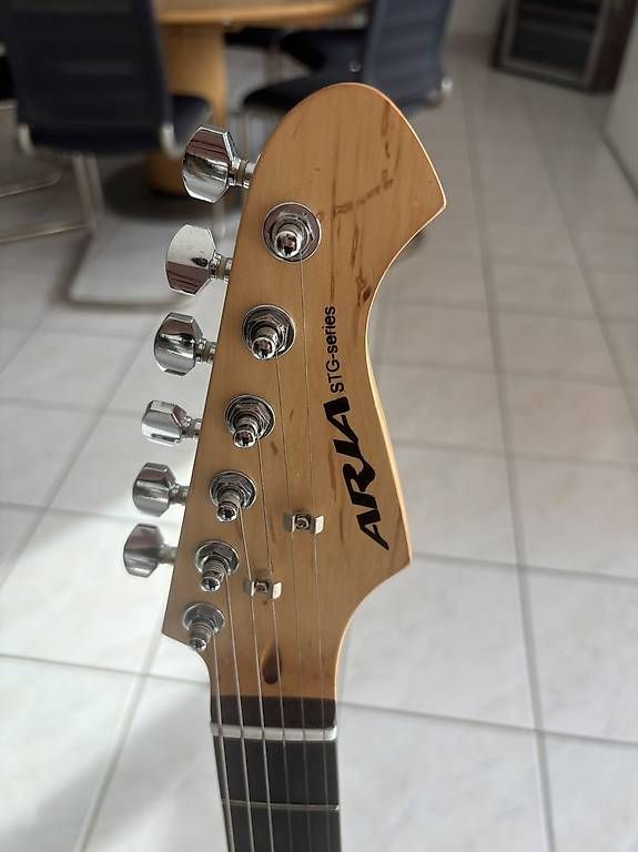 Musikinstrumente: Elektronische Gitarre – Gebraucht aus Wangenried von bemja 3