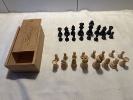 Schachfiguren Staunton Set Holz mit Box guter Zustand