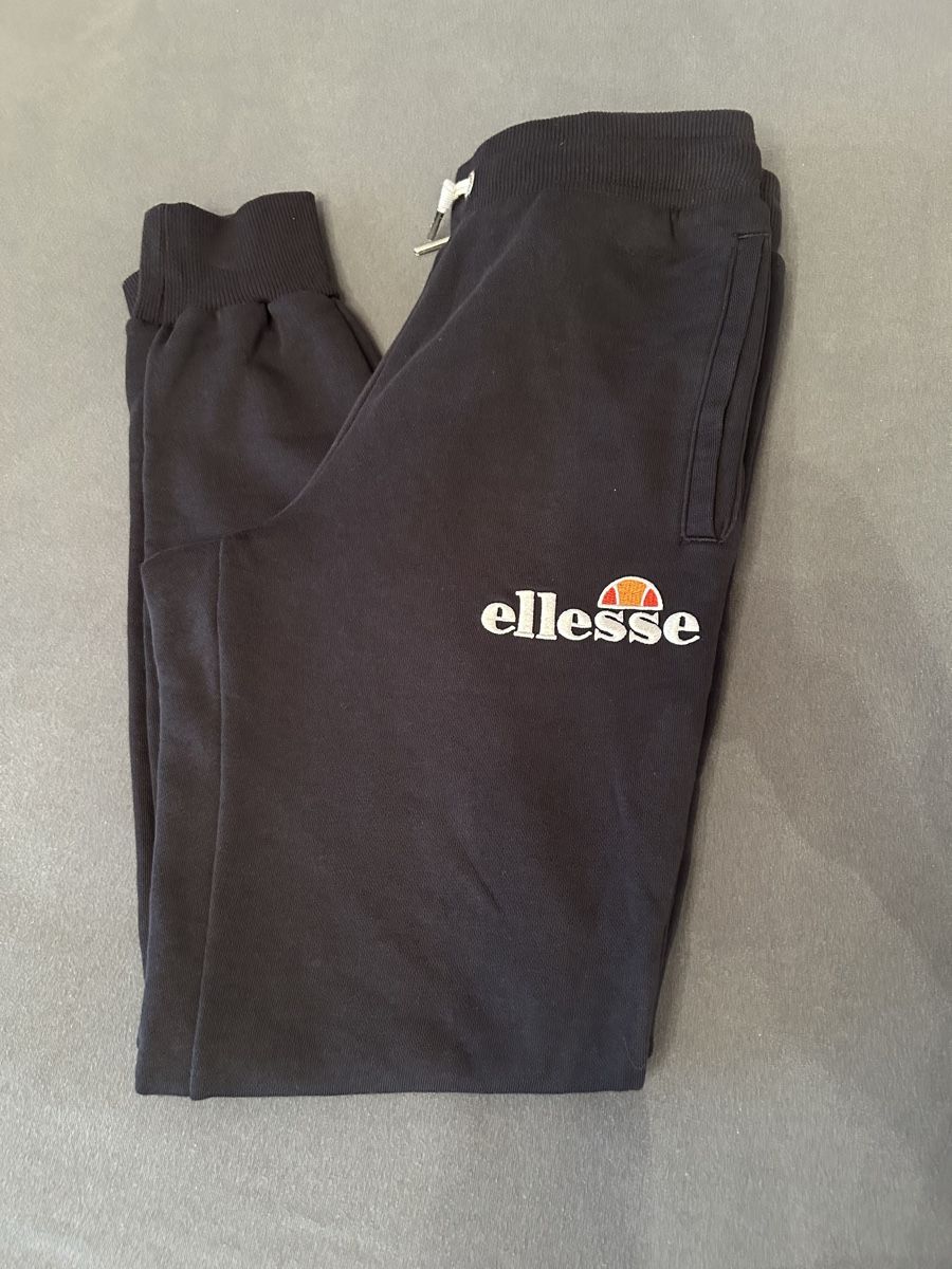 Ellesse Pantaloni: Ellesse Jogginghose Grösse 38 – Nuovo (secondo la descrizione) da Tägerschen venduto da Tommylee88