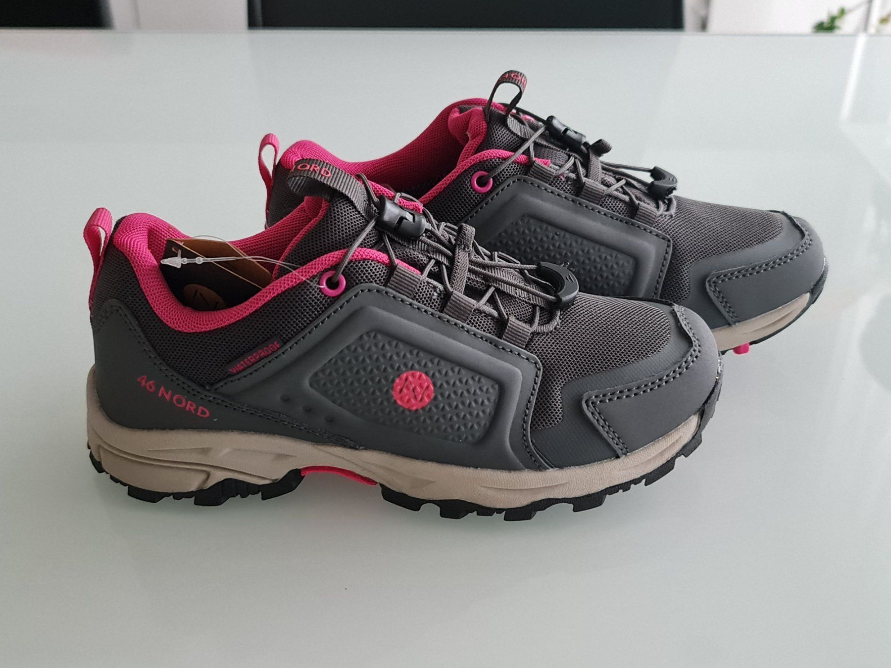 46 Nord Scarpe per ragazze: 46 Nord Schuhe Gr. 37 – Nuovo e nell'imballaggio originale da Kerns venduto da zoraya.