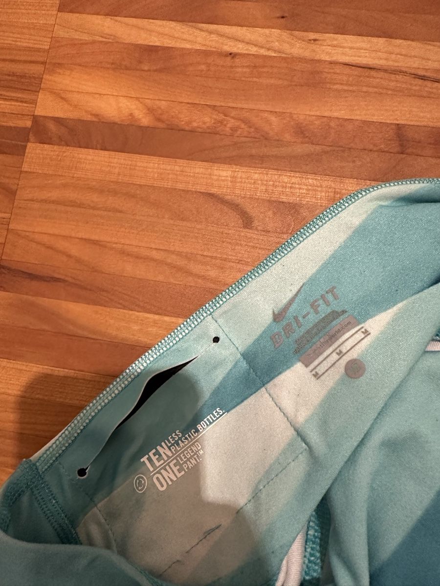 Nike Leggings: Nike - Tights - M - blau – Usato da Zürich venduto da CharlotteAr 1