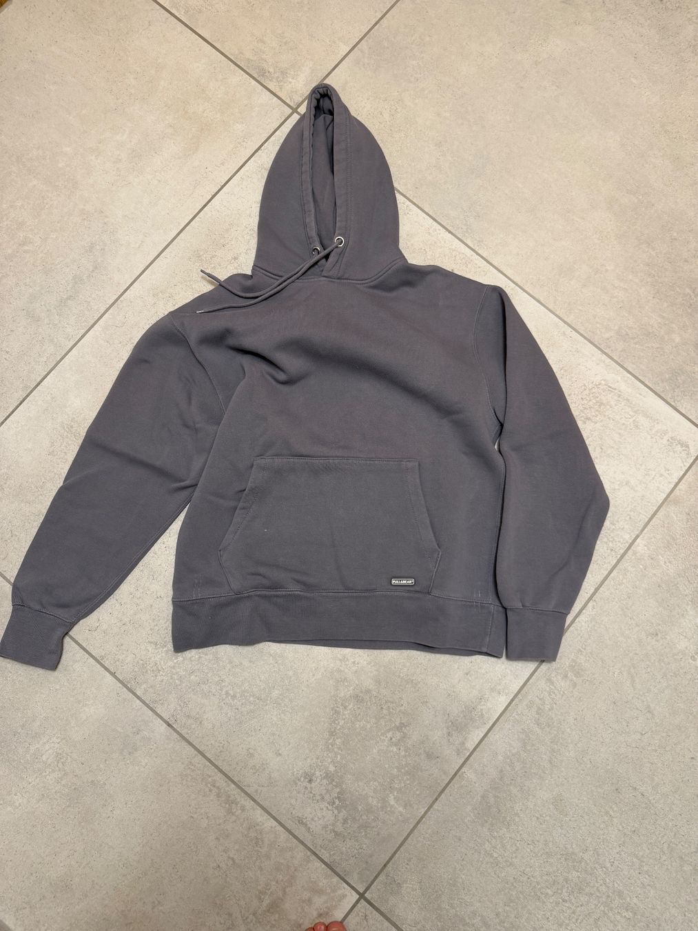 Pull&Bear Maglioni & Felpe: Hoodie Pull&Bear grau Grösse M neuwertig – Usato da Halten venduto da Piccoloeins