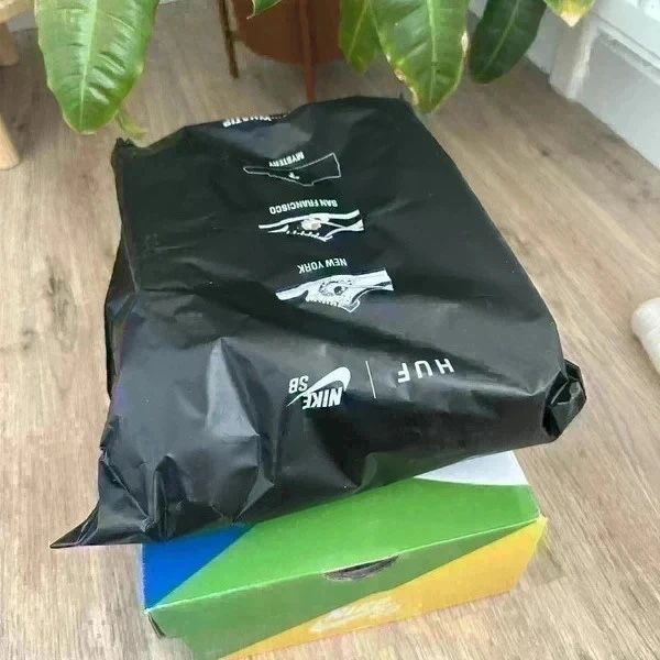 Nike Scarpe da uomo: Nike Mistery Bag complet jamais ouvert – Nuovo (secondo la descrizione) da Réchy venduto da gar_x6yx 3