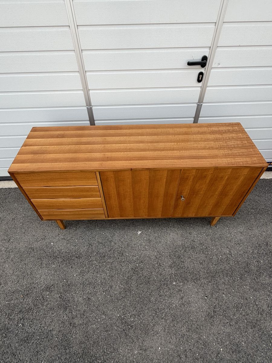Credenze: Petit Siedboard vintage en noyer – Nuovo (secondo la descrizione) da Arnex-sur-Orbe venduto da Tutu1037 7