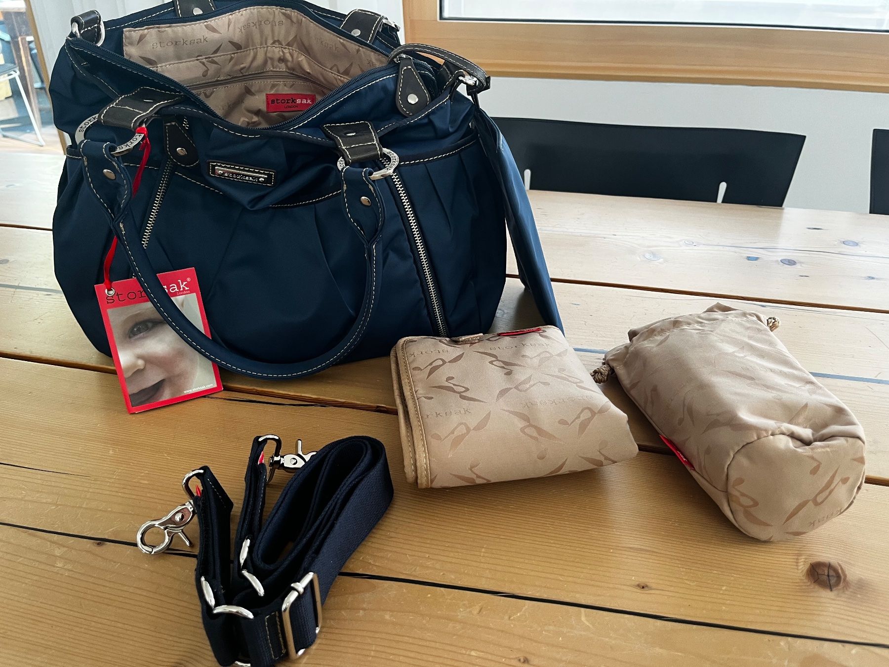 Borse: Neue Storksak Olivia Nylon Wickeltasche – Nuovo e nell'imballaggio originale da Davos Dorf venduto da AJRMBA