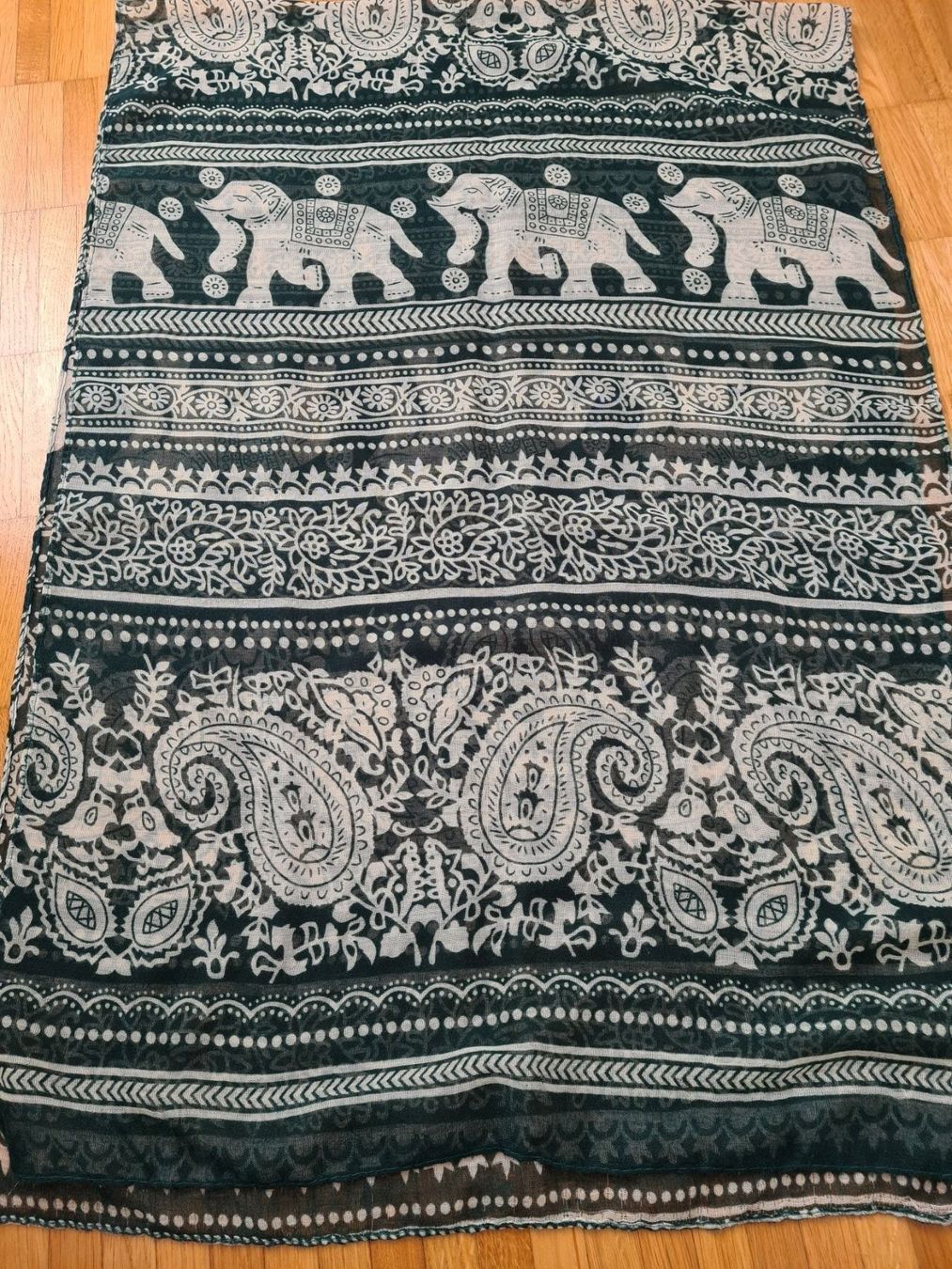 Foulards, Tücher & Schals: Damenschal – Gebraucht aus Jona von Good_luck_