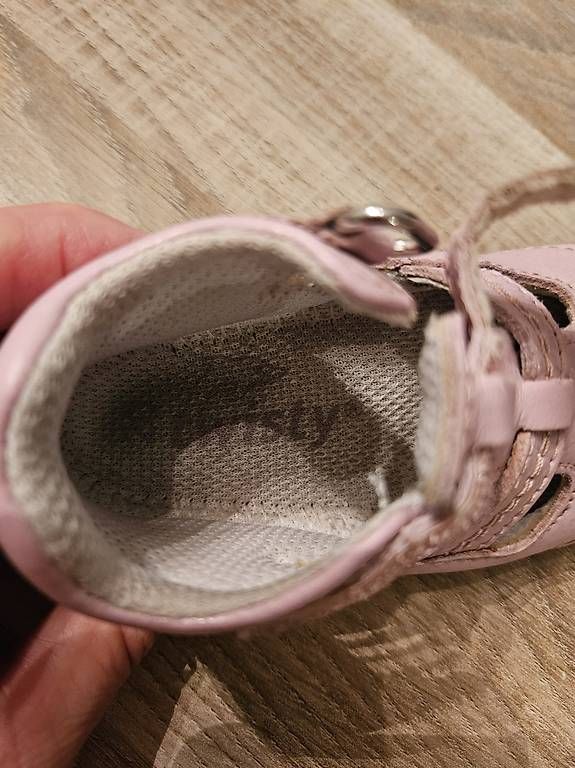 Scarpe per ragazzi: Kinderschuhe, Grösse 19-20 – Usato da Rüti ZH venduto da MartinaWolf 2