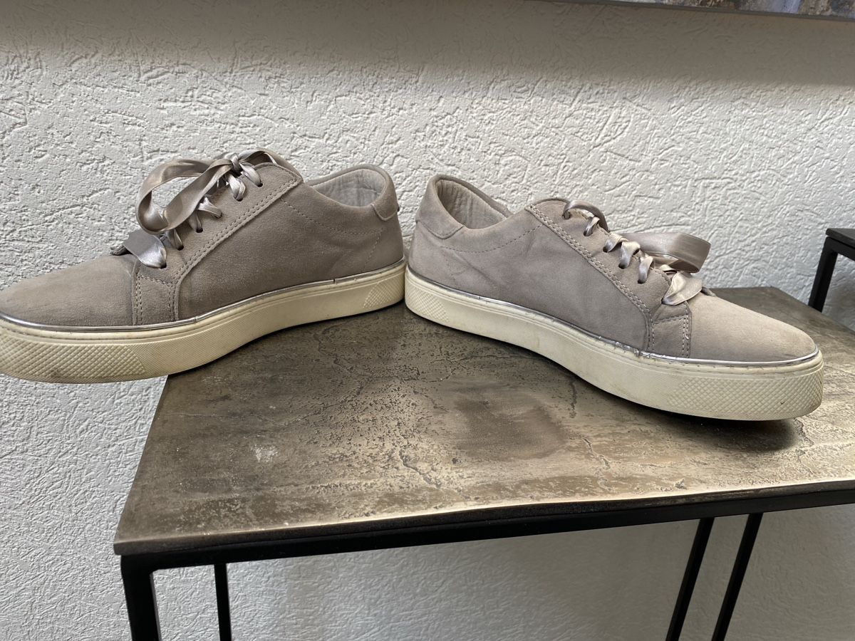 Walder Scarpe da donna: Sneaker 184 by Walder grau mit Perlen Grösse 39 – Usato da Homberg b. Thun venduto da Homata 2
