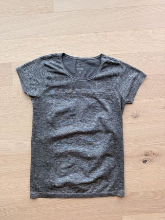 Nike Sportshirt grau Grösse S Damen DRI-FIT 