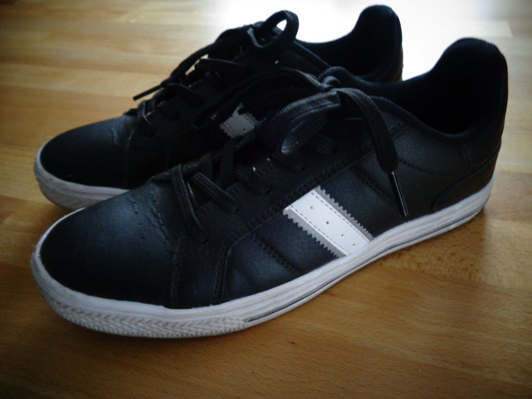 Scarpe per ragazzi: Sneaker in Lederlook  Gr. 37 schwarz – Usato da Jonschwil venduto da sonja8472 5