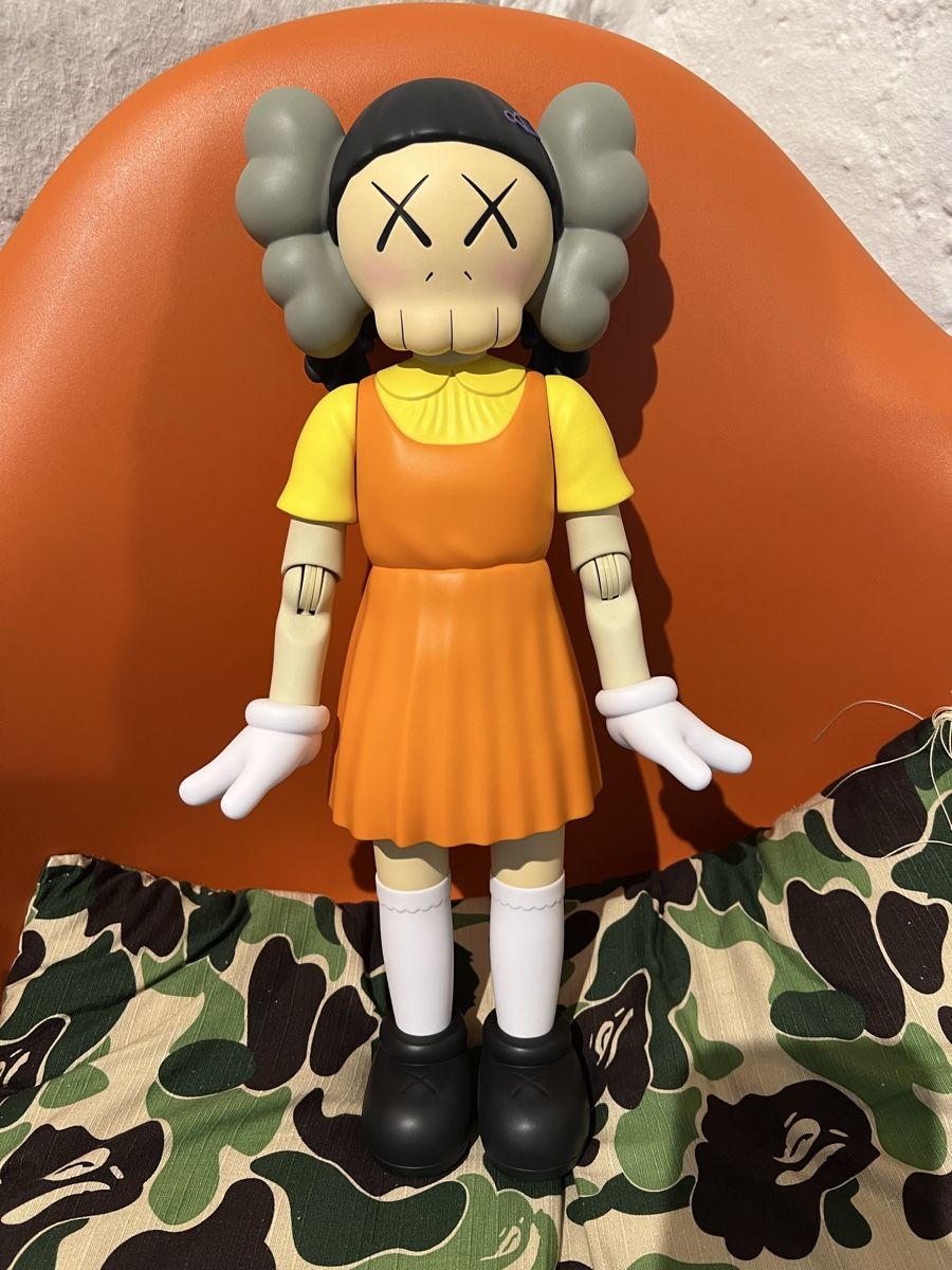 Statuette: KAWS x Squid Game Figur – Nuovo e nell'imballaggio originale da Zürich venduto da Realvintagesale