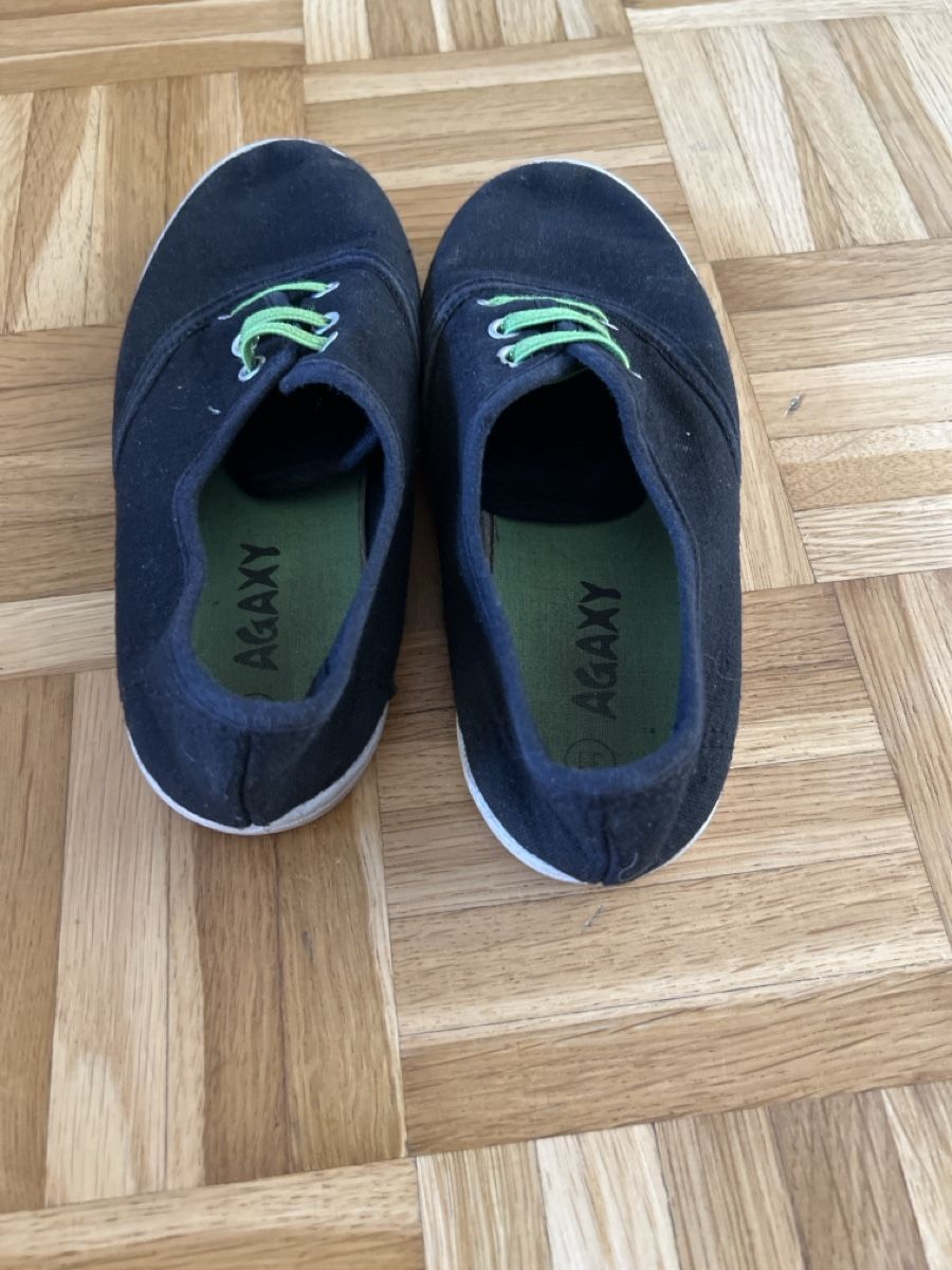 Scarpe da uomo: Hausschuhe schwarz -  Gr. 31 – Usato da Zuchwil venduto da Commander0 1