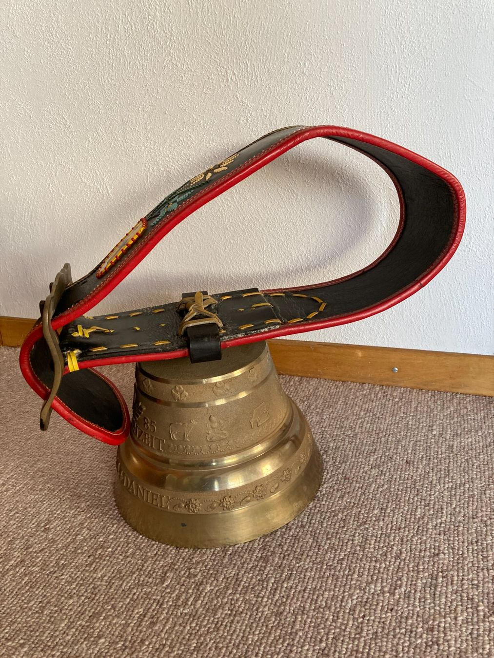 Glocken & Treicheln: Glocke mit Riemen – Gebraucht aus Wil SG von Pin05 5