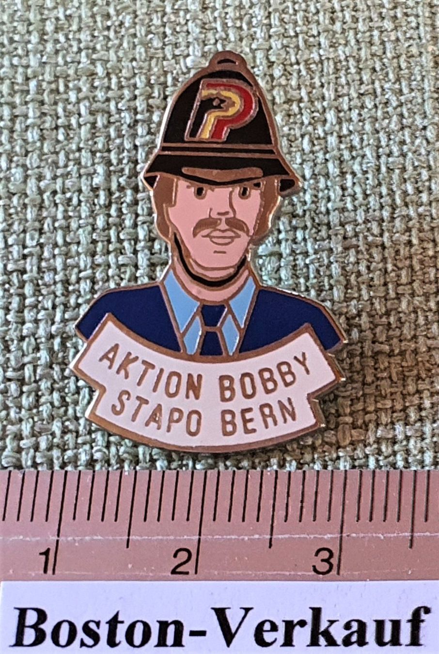 Plaketten & Abzeichen: E384  Pin Aktion Bobby St. Polizei Bern – Gebraucht aus Reinach BL von Boston-Verkauf 1