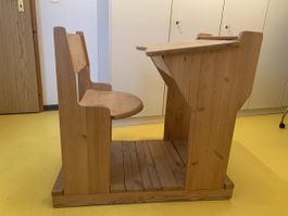Altes Schulbank Pult mit Sitzbank aus Holz gebraucht