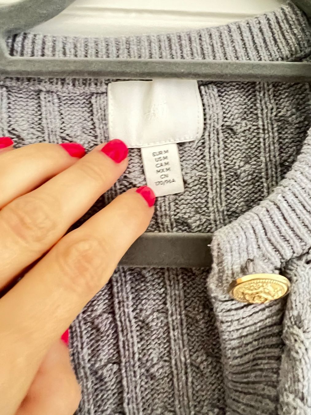 H&M Pulls & Sweat-shirts: H&M kurzes Strickshirt grau – D'occasion à Zürich par Lotti243 2