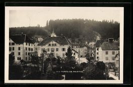 Les Ponts de Martel, Ortspartie mit Kirc