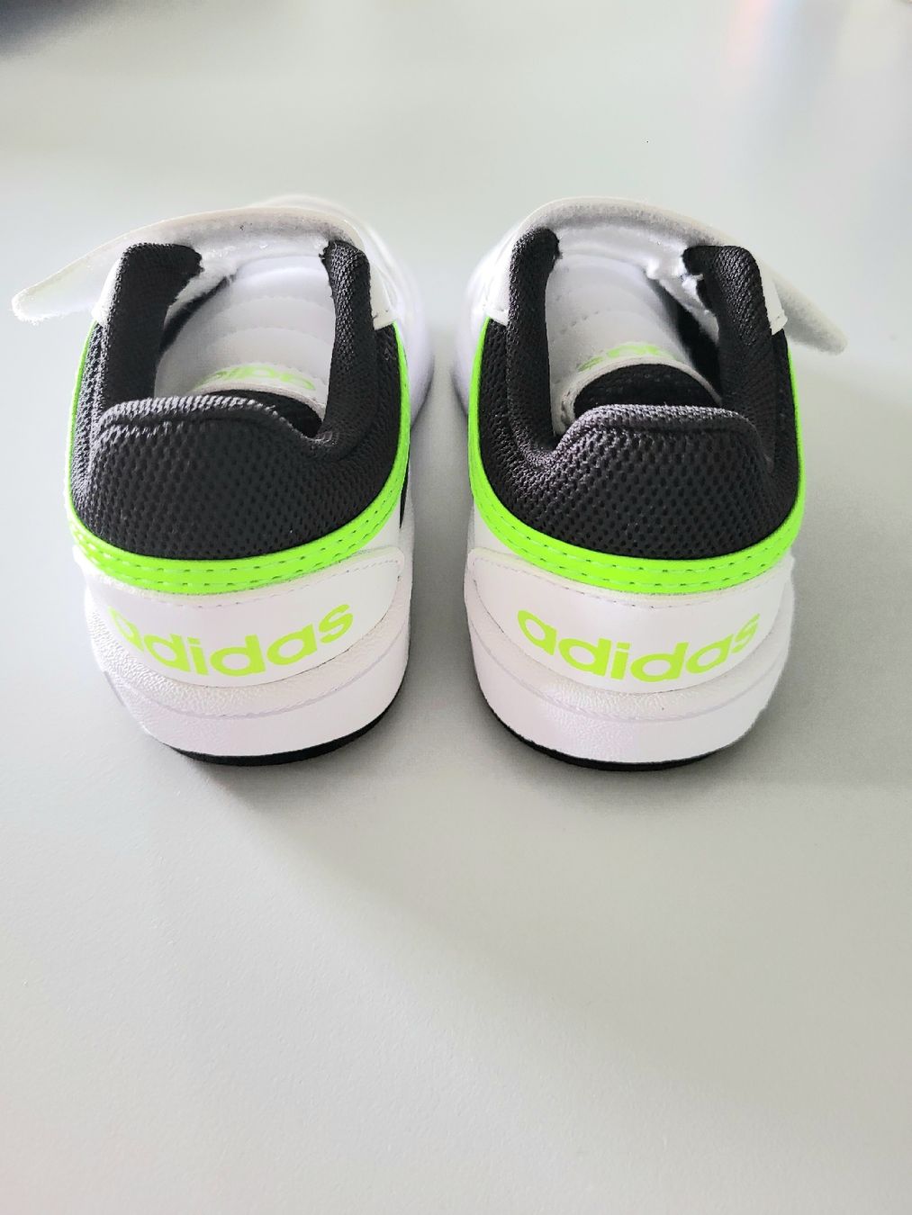 Adidas Schuhe für Jungen: Adidas Schuhe Gr. 24 NEU & Originalverpackt – Neu und originalverpackt aus Ballwil von Qws_hy777 2