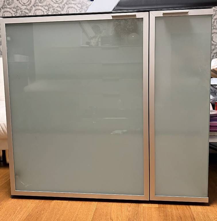 Pfister Cassettiere: Elegantes Milchglas Designer Sideboard / Möbel Pfister – Usato da Walchwil venduto da JuliaMeldere 3