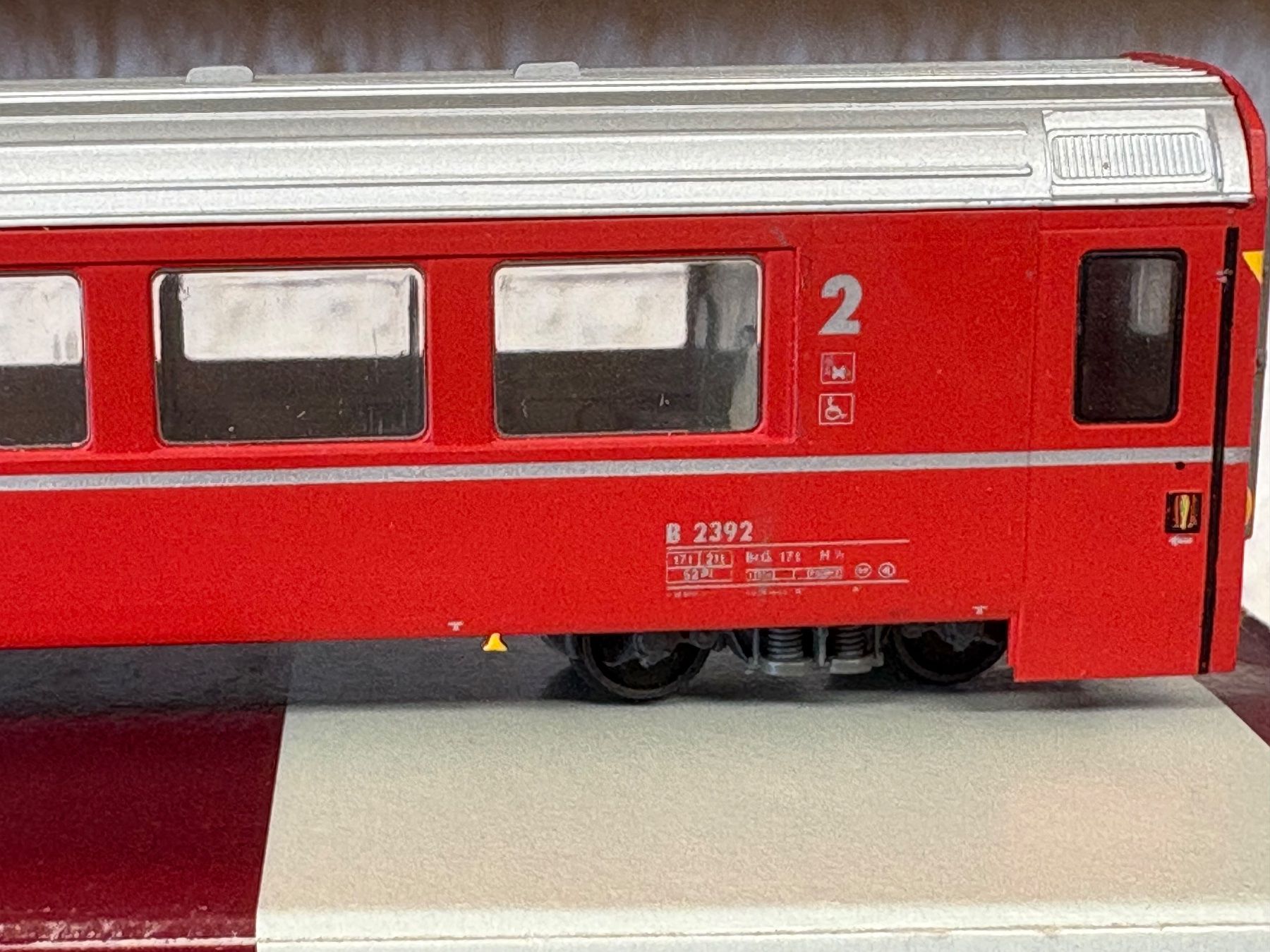 Modelleisenbahnen: D+R, RhB EW IV B 2392 rot – Gebraucht aus Freienbach von Lehcim 1