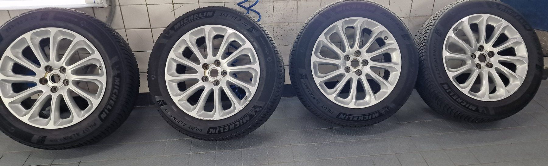 Land Rover Pneumatici & Ruote complete: Original Range Rover Kompletträder – Usato da Buchs ZH venduto da aduani