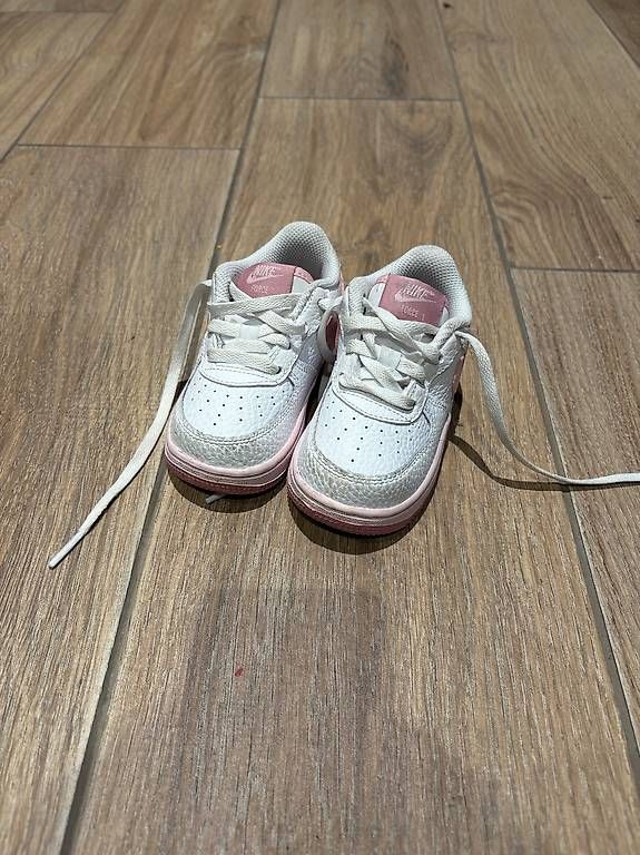 Schuhe für Mädchen: Nike Forse Mädchen Turnschuhe  – Gebraucht aus Hunzenschwil von del_hzv7 2